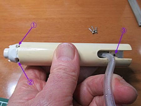 ノズル部本体の3本のネジを外して解体