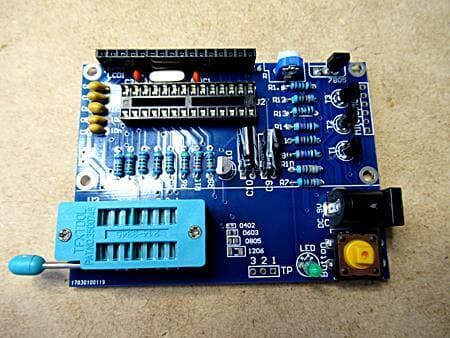 ハンダ付け完了のボードです