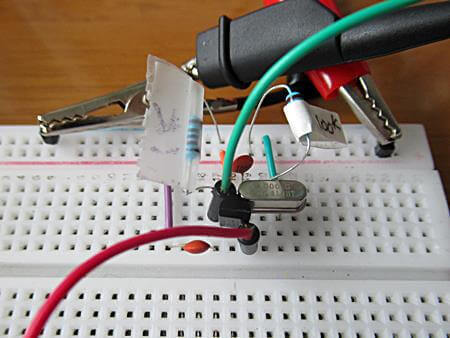 ブレッドボードに組んだ回路