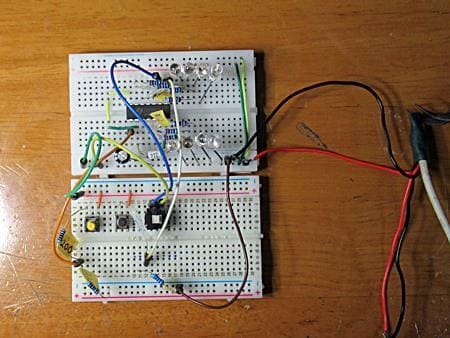 ブレッドボードに組んだ様子