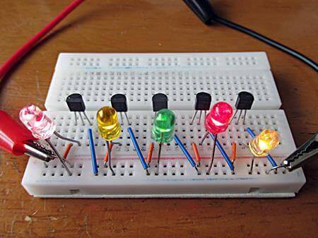 5つのLEDをつけてみました